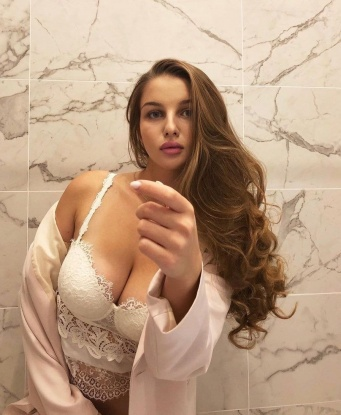 Машенька, 24